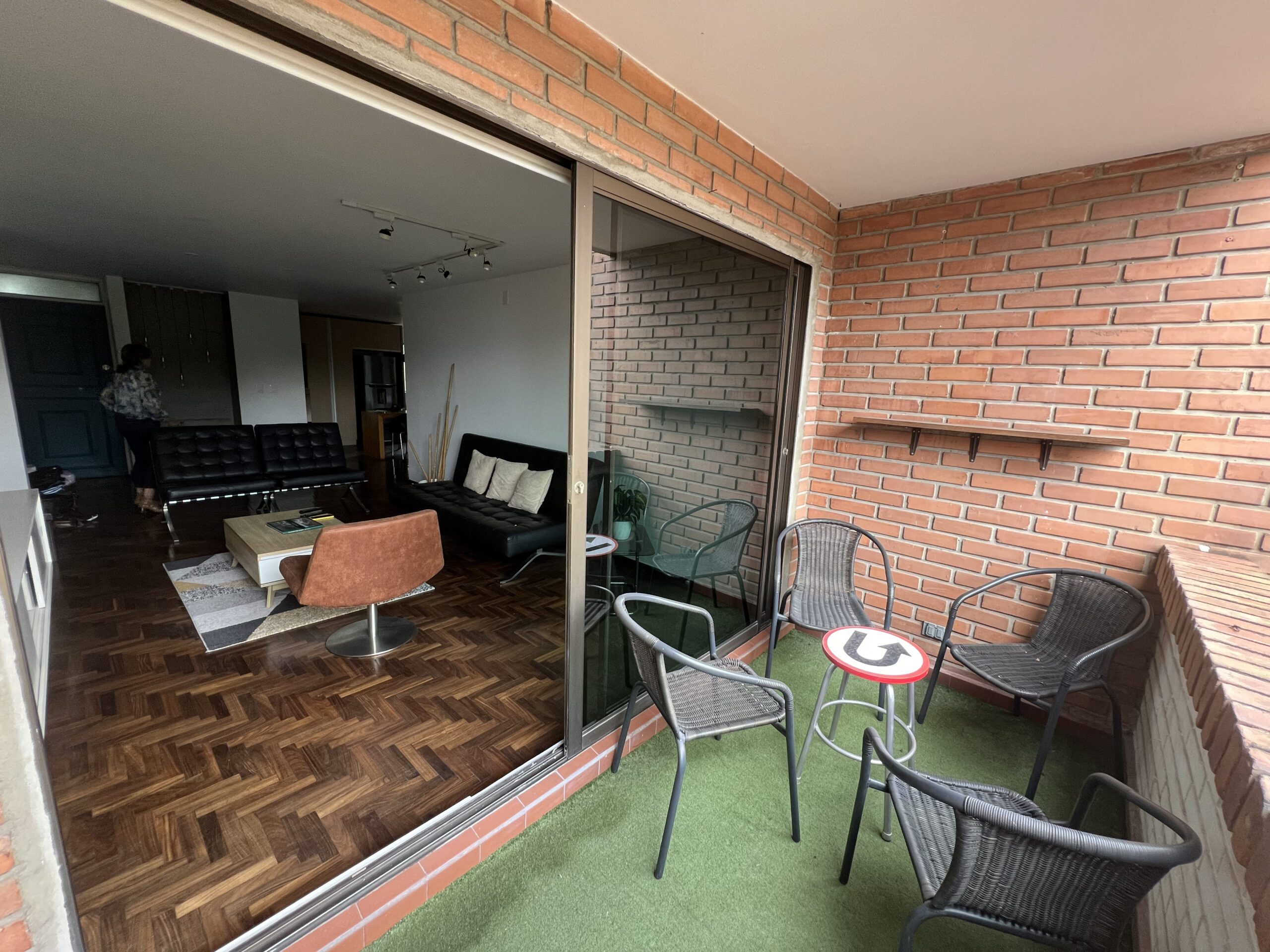 Fully Furnished 3-Bedroom Apartment in Prime Location [Provenza Location] — imagen 1