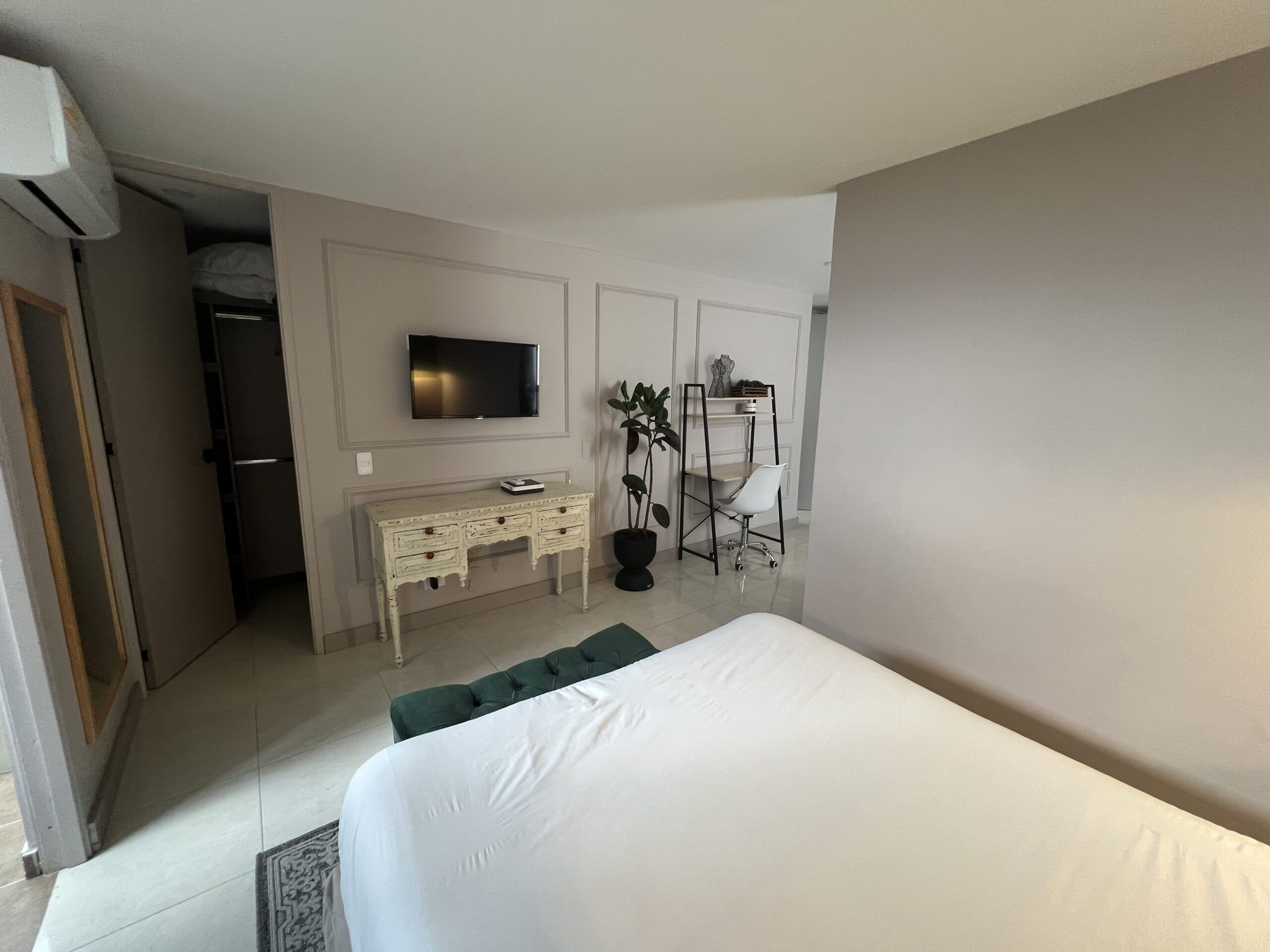 Fully Furnished 1-Bedroom Daily Rental Apartment with Nice Views — imagen 1
