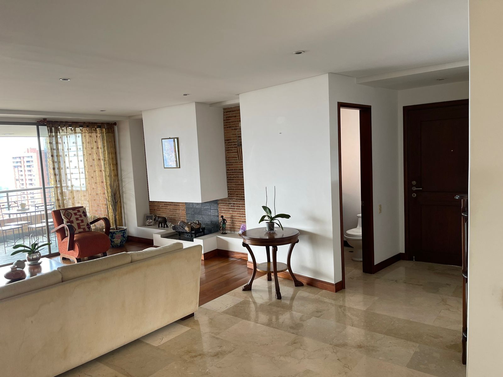 Medellin Three Bedroom Apartment with Amazin City Views [El Poblado] — imagen 3