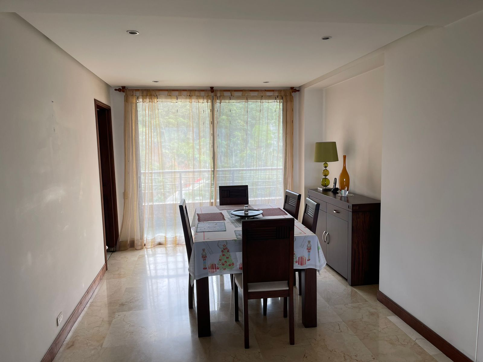 Medellin Three Bedroom Apartment with Amazin City Views [El Poblado] — imagen 4