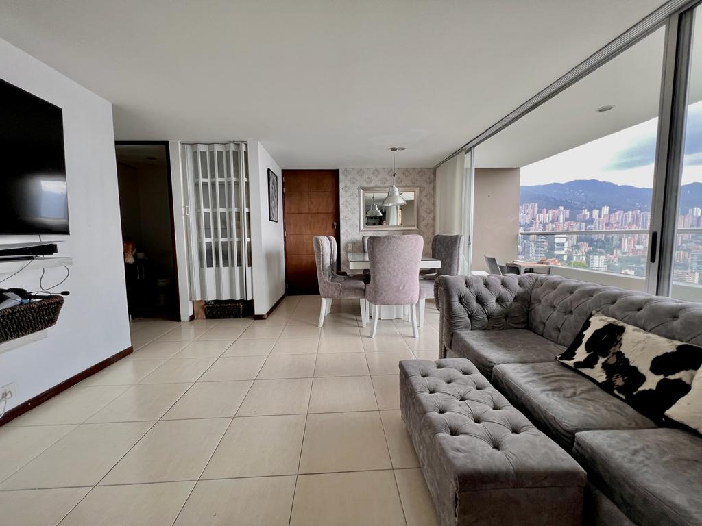 Three-Bedroom Apartment with Stunning City Views in El Poblado — imagen 1