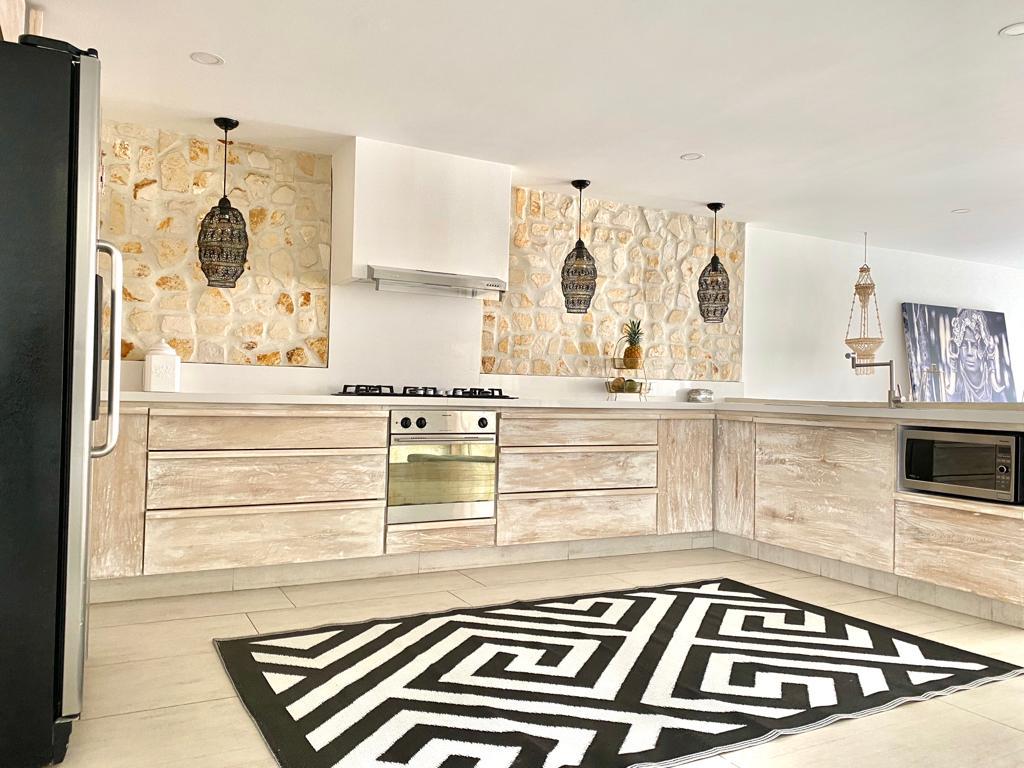 Medellin Remodeled House in El Poblado Luxury Residential Area — imagen 1