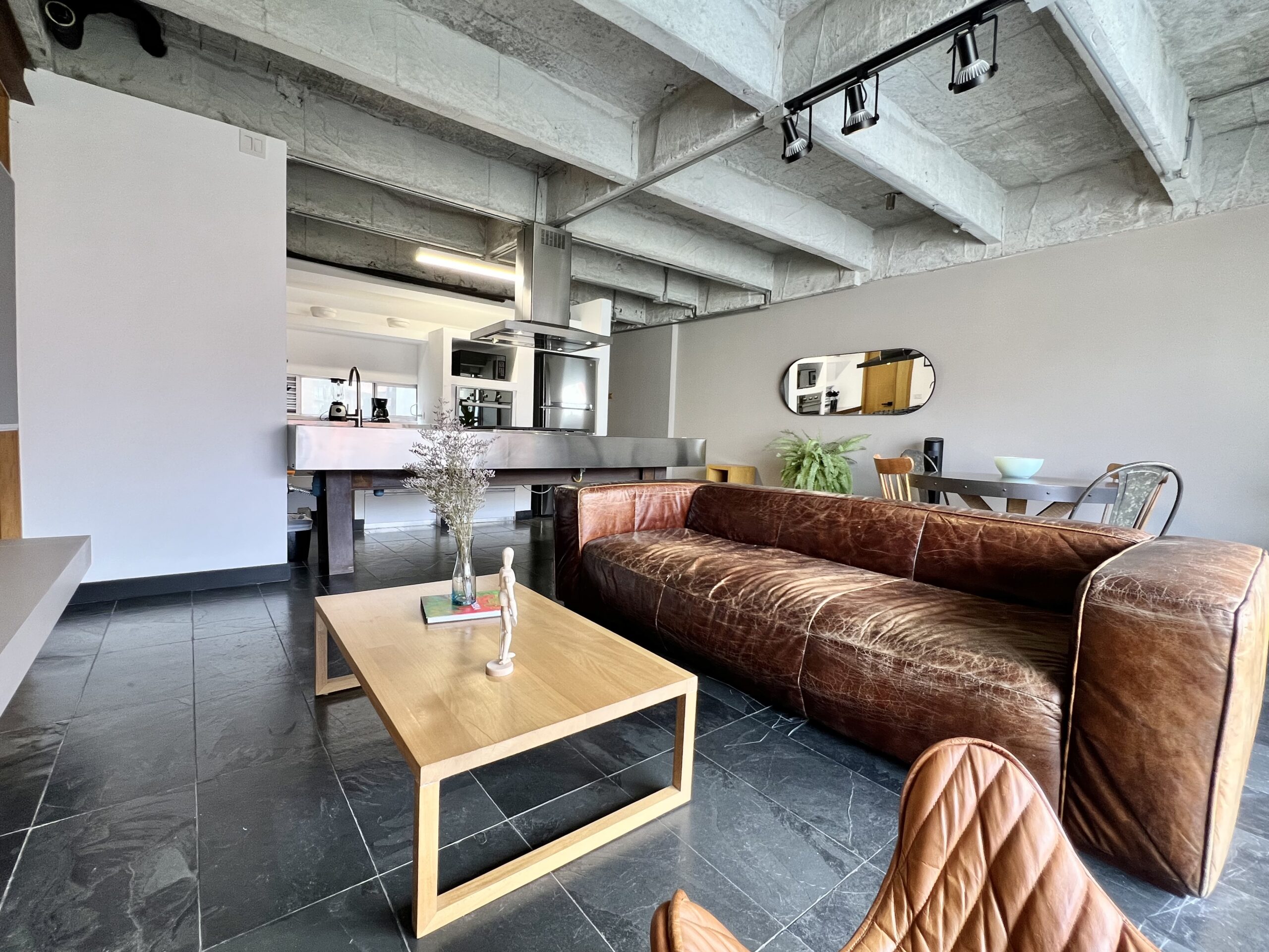 Industrial Modern Studio Apartment in El Poblado – Golden Mile — imagen 3