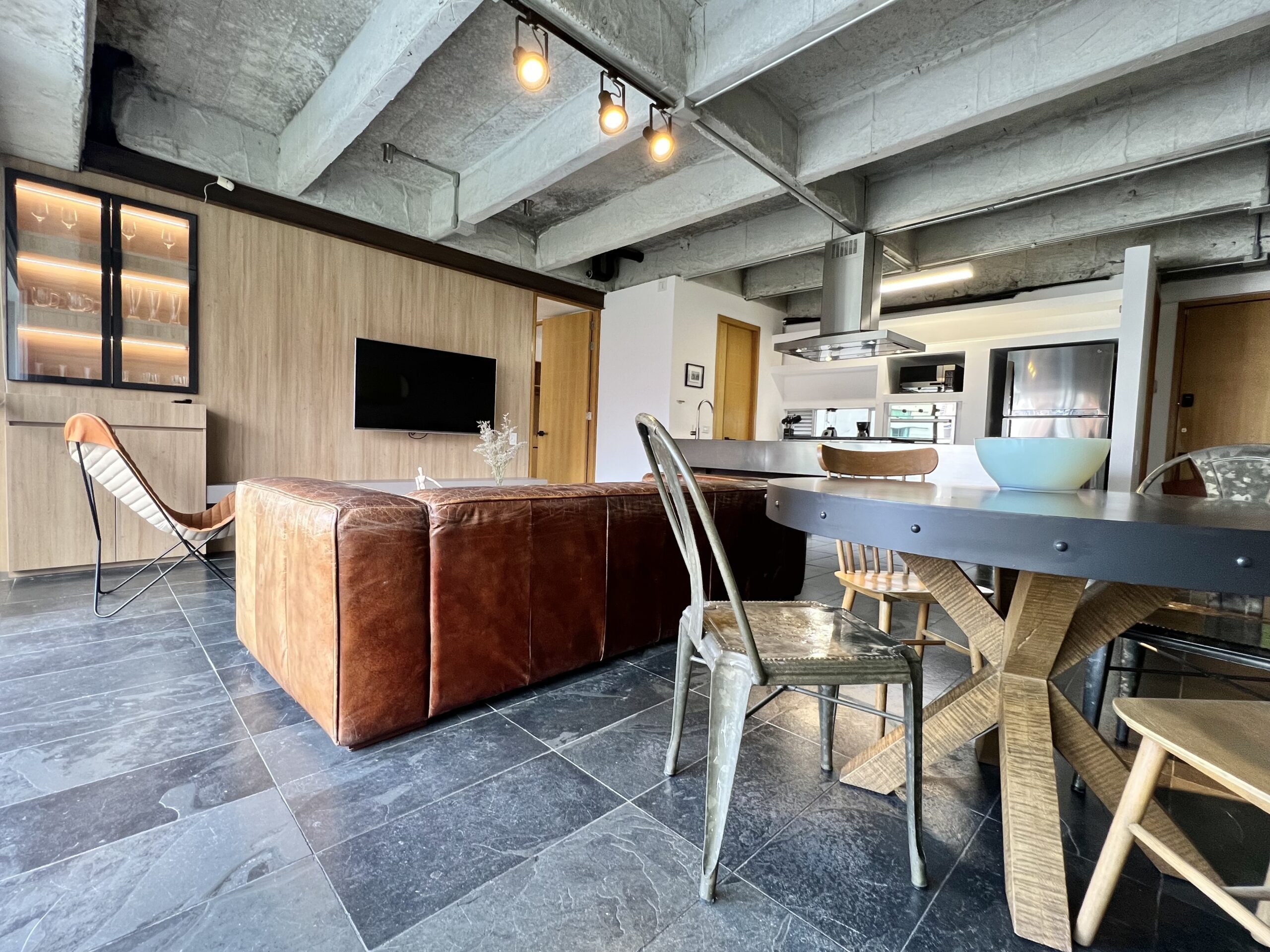 Industrial Modern Studio Apartment in El Poblado – Golden Mile — imagen 4