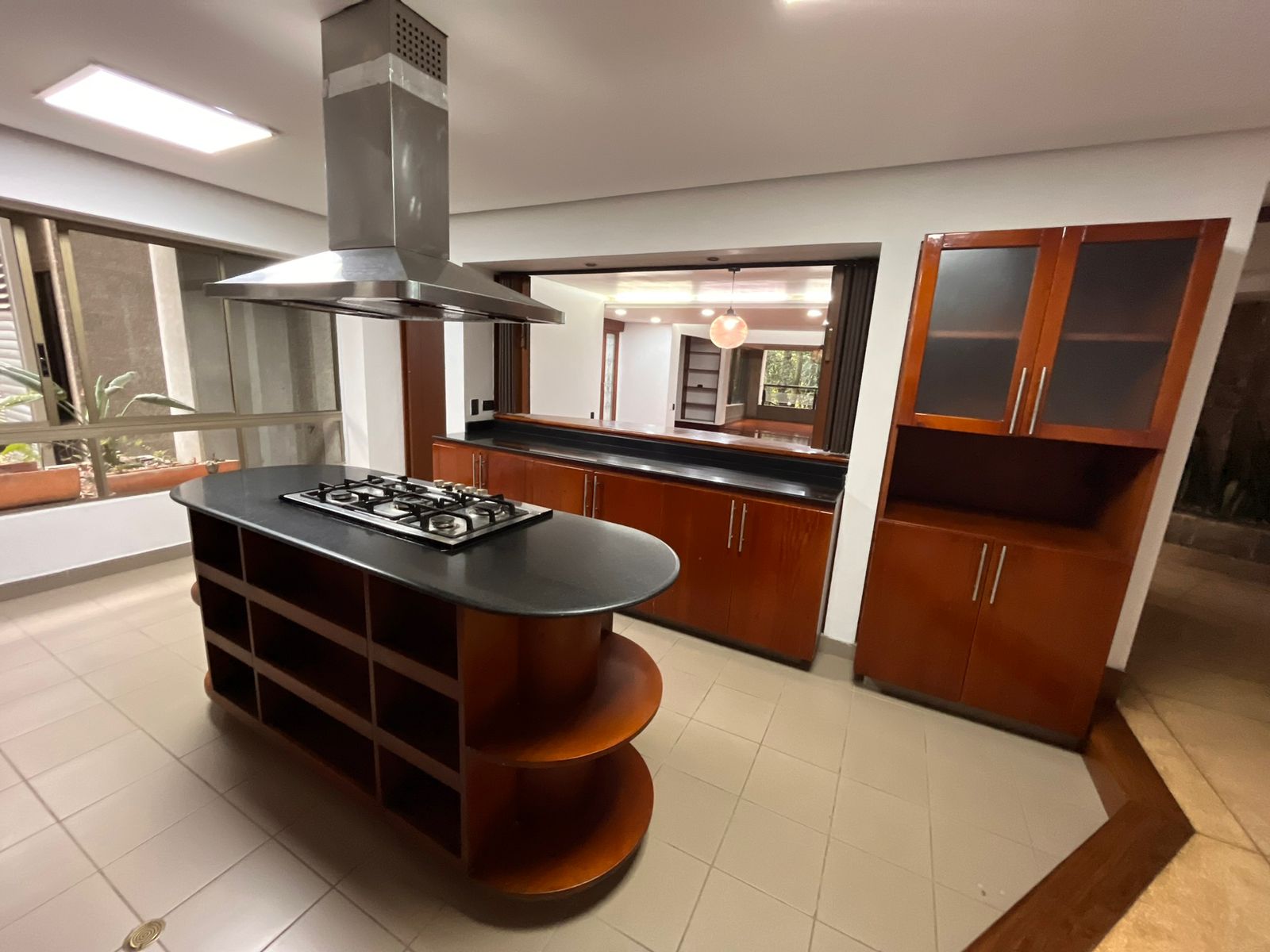 Huge Three Bedroom Apartment Steps to Provenza — imagen 3