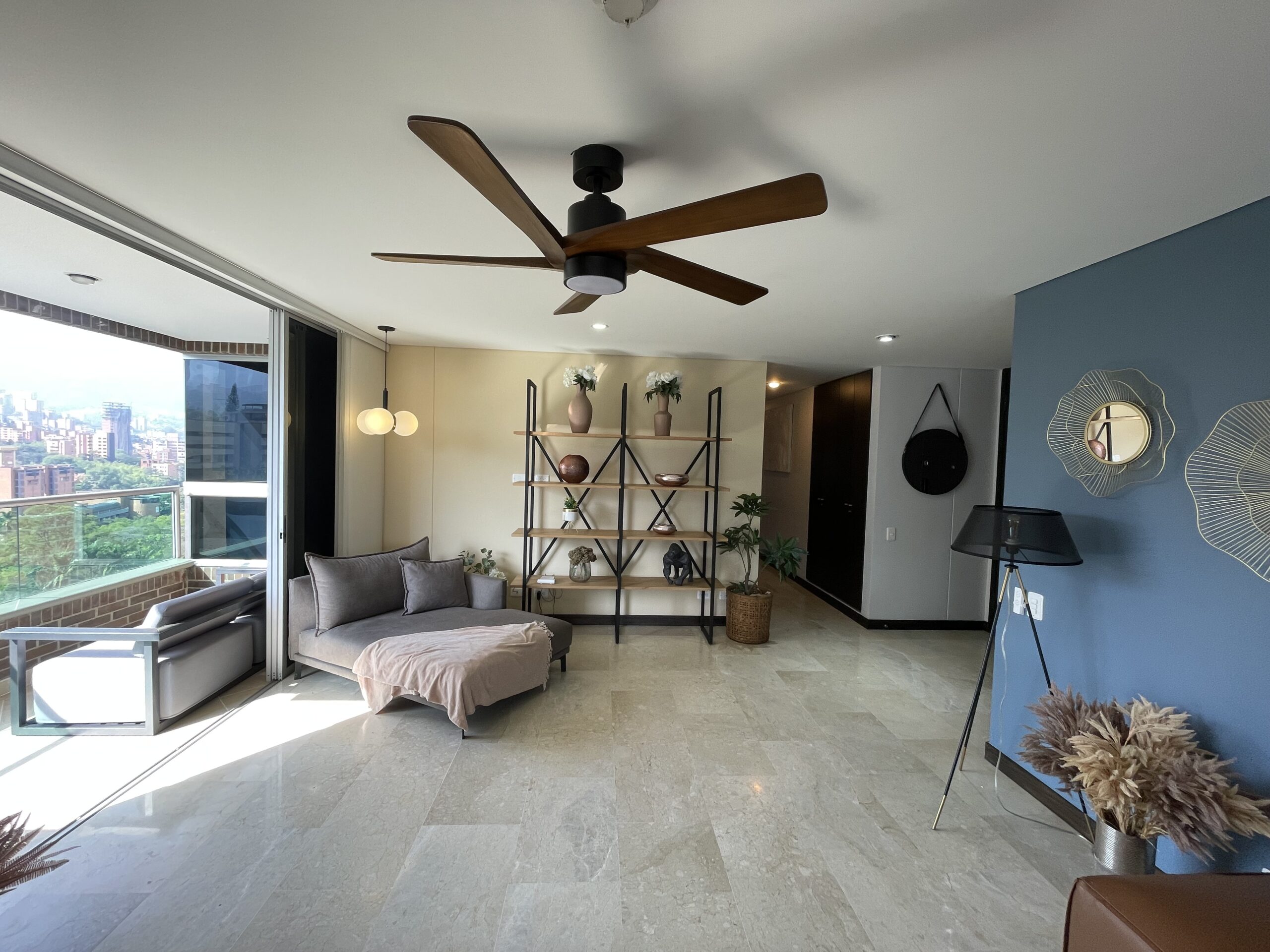 Huge Full Level Apartment with Private Terrace near Golden Mile – Medellin — imagen 4