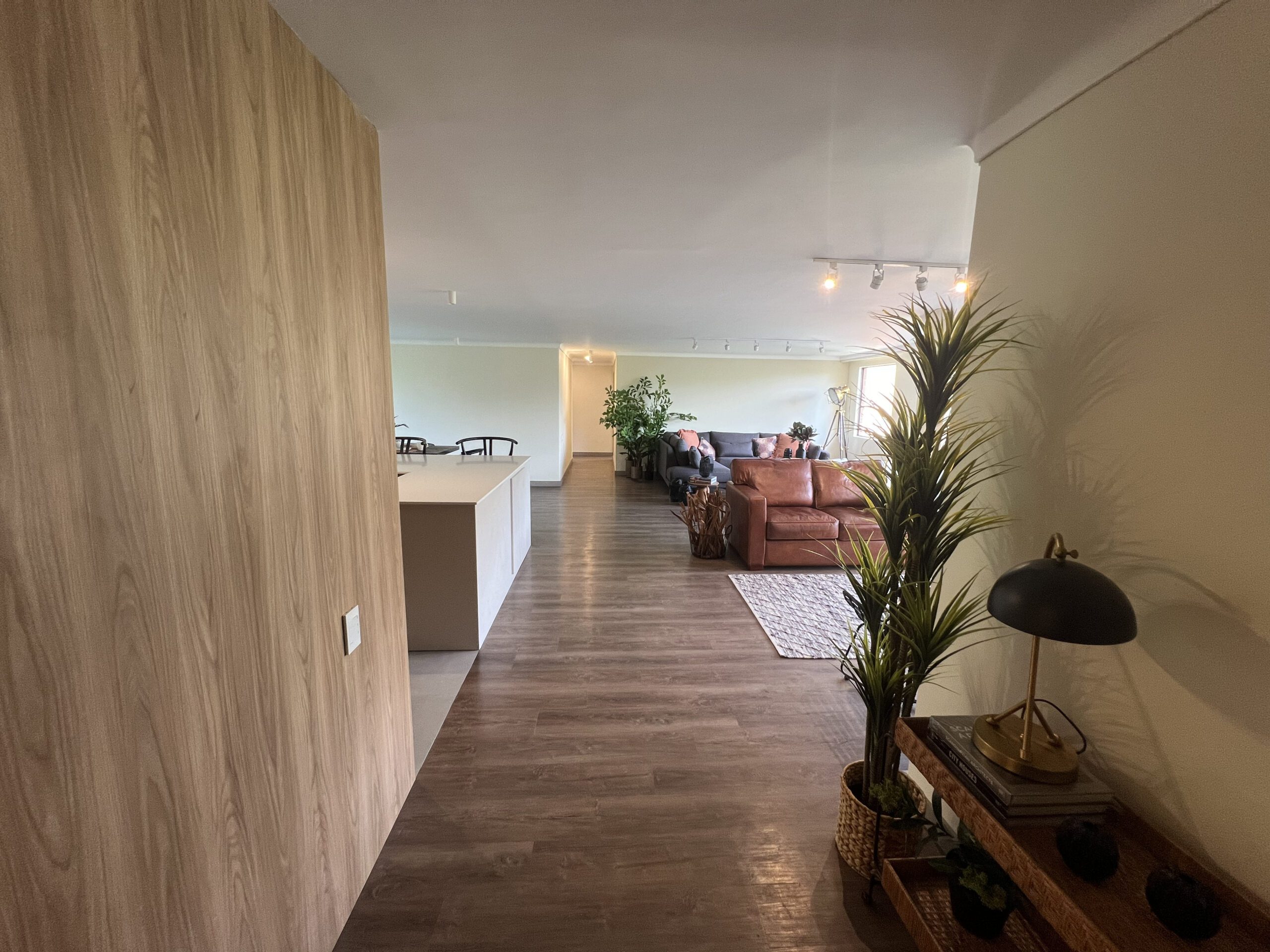 Immense 3 Bedroom Apartment in the San Lucas Area [Poblado] — imagen 1