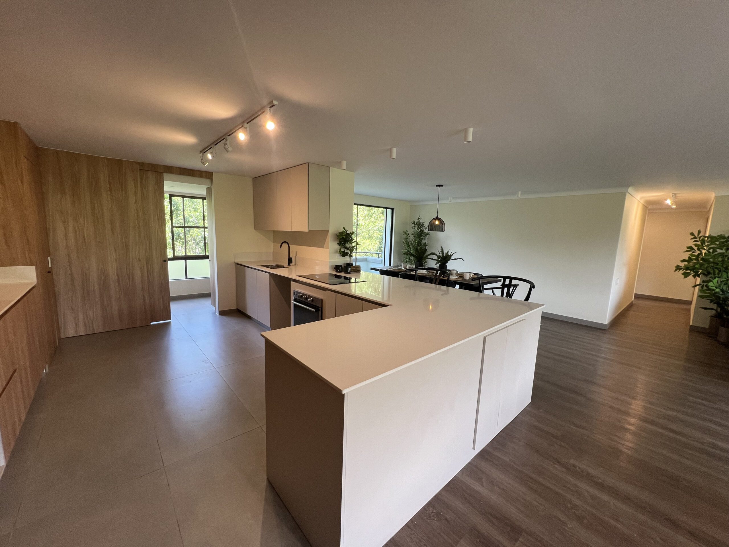 Immense 3 Bedroom Apartment in the San Lucas Area [Poblado] — imagen 3