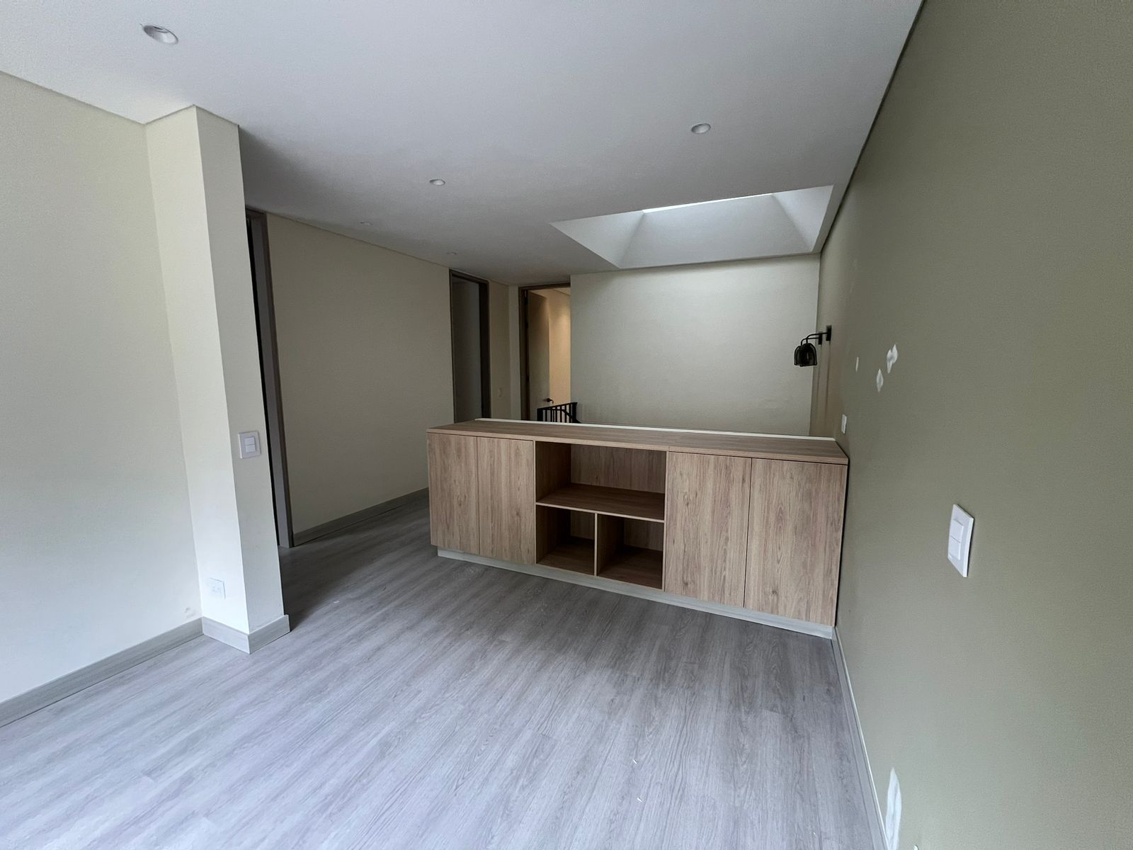 El Tesoro Remodeled House Steps from the Best Shopping Mall in Medellin — imagen 4