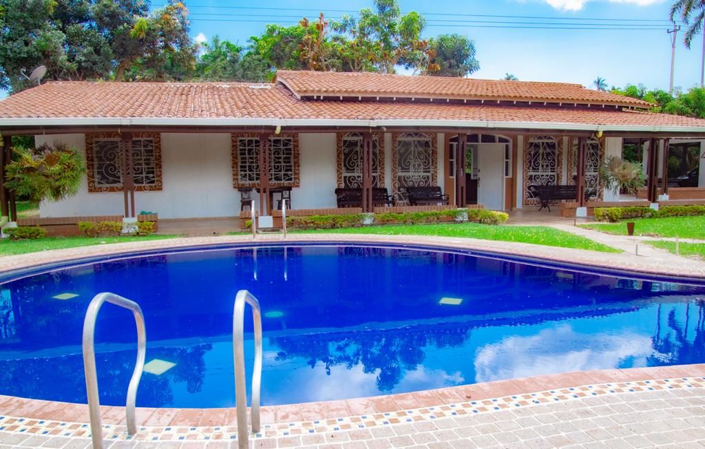Remodel Opportunity in Cerritos – Most coveted Area of Pereira — imagen 1