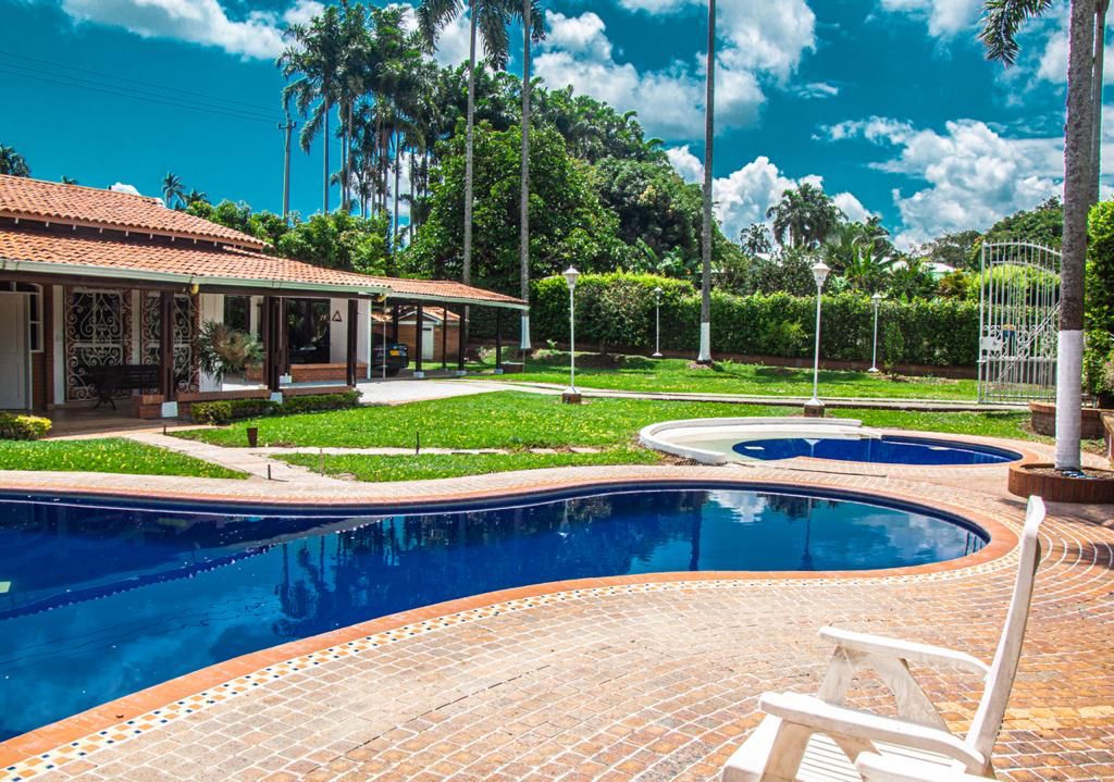 Remodel Opportunity in Cerritos – Most coveted Area of Pereira — imagen 3