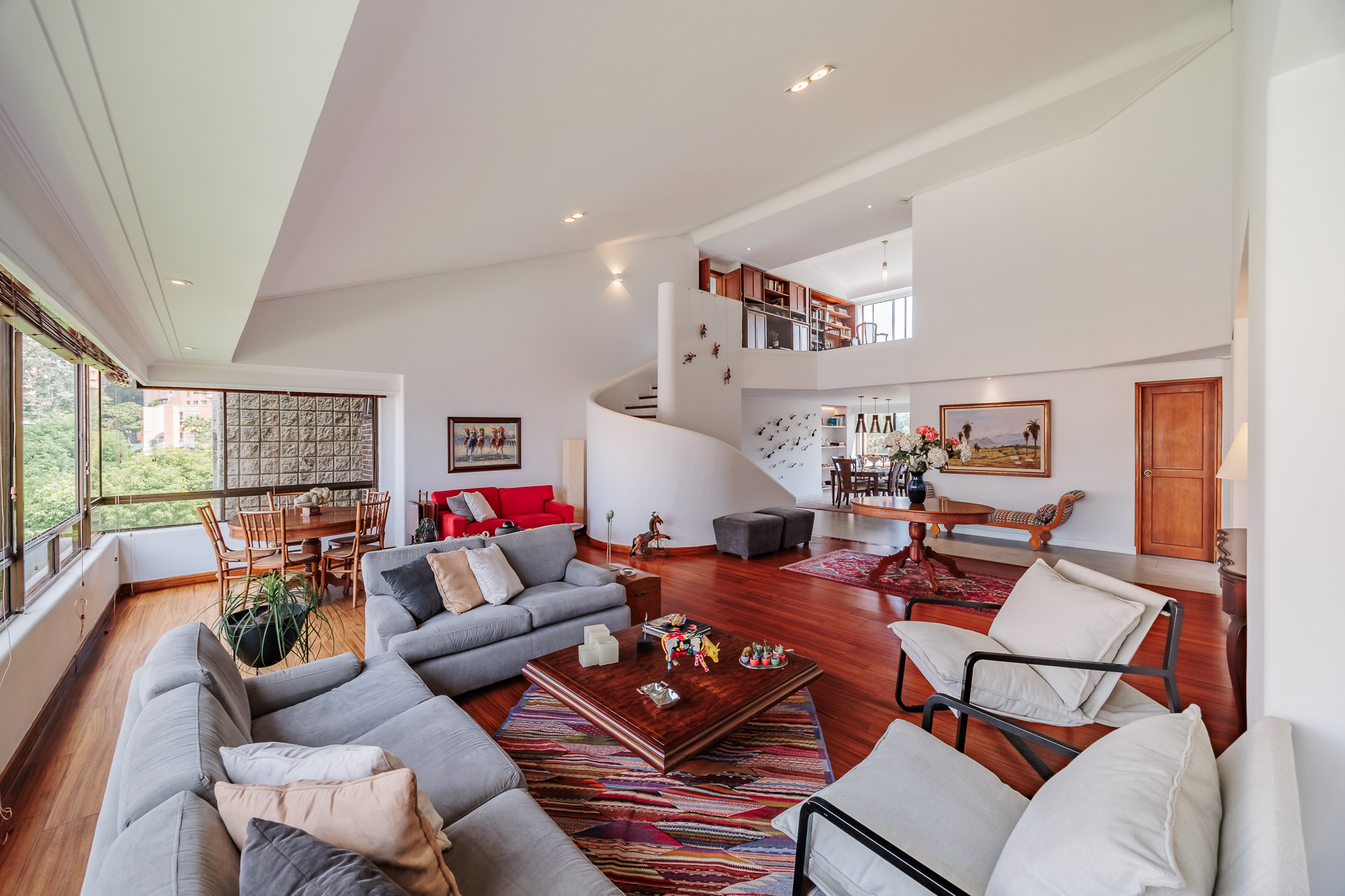 Provenza Duplex Penthouse Ready to Remodel [Hidden Gem] — imagen 3