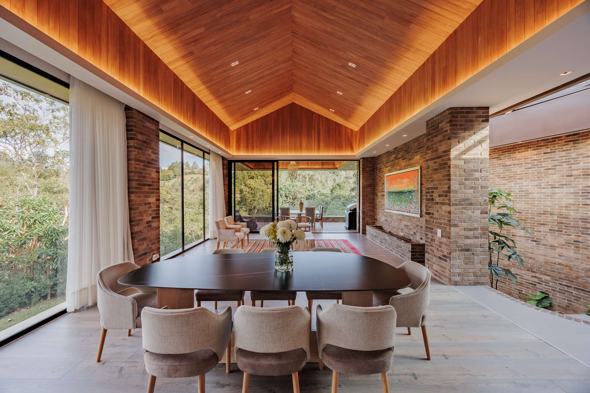Elegant 4-Bedroom House with High-End Finishes in Medellin [Loma del Escobero] — imagen 4