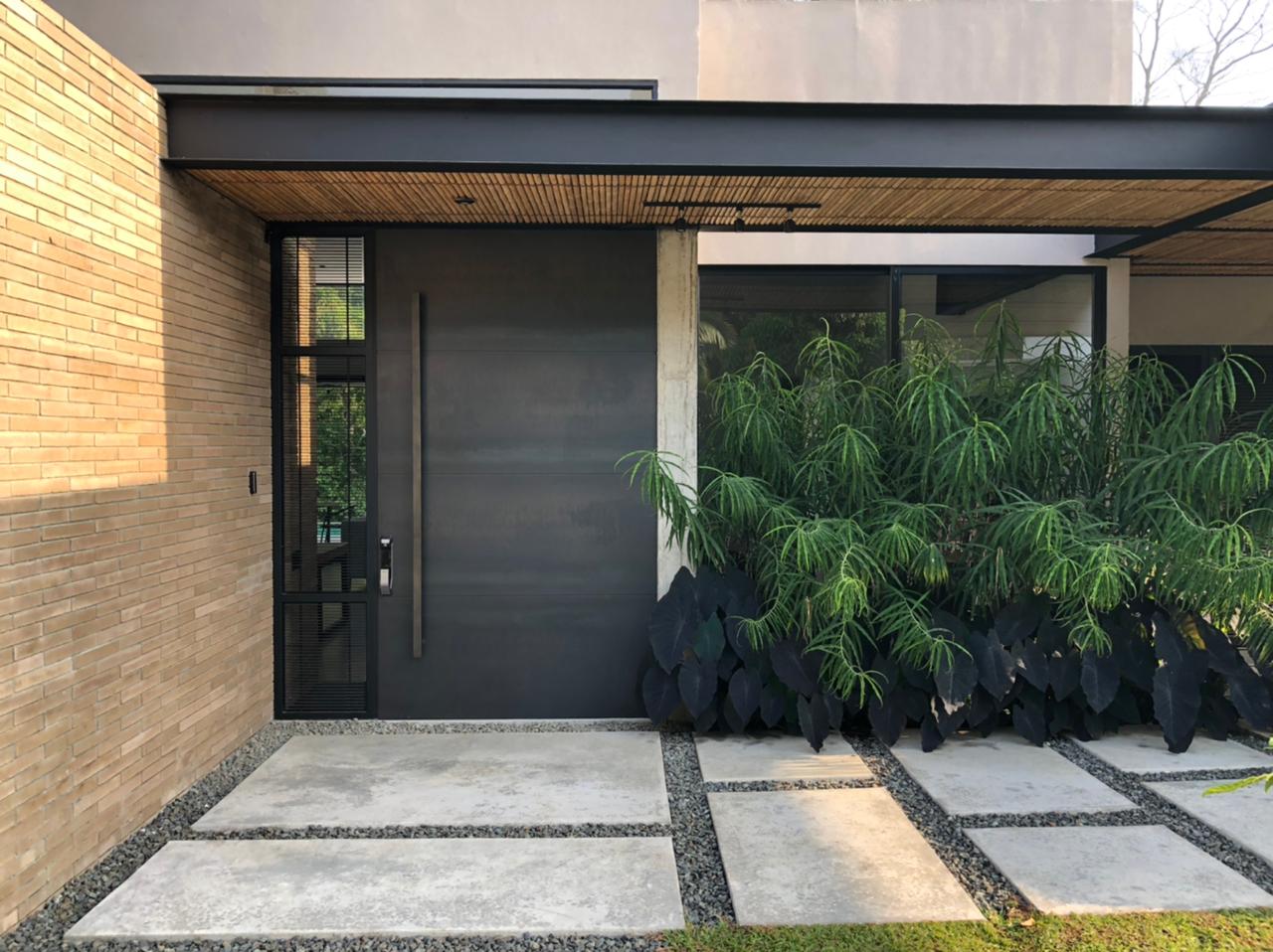 Minimalistic Design 3 Bedroom House in The Colombian Coffee Region [Cerritos-Pereira] — imagen 1