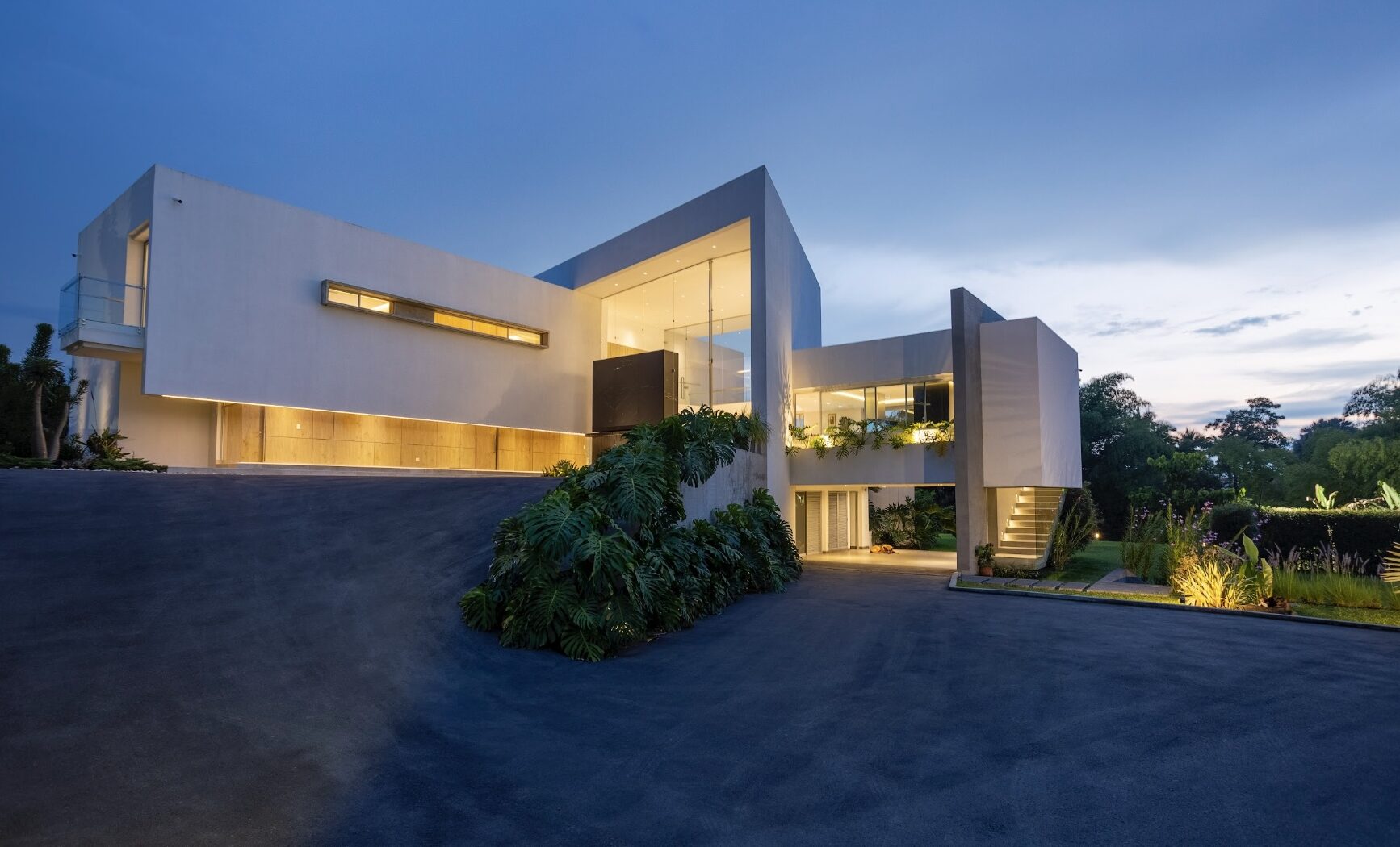 Two-Level Magnificent House with 5 Bedrooms in the Colombian Coffee Region [Pereira – Cerritos] — imagen 3