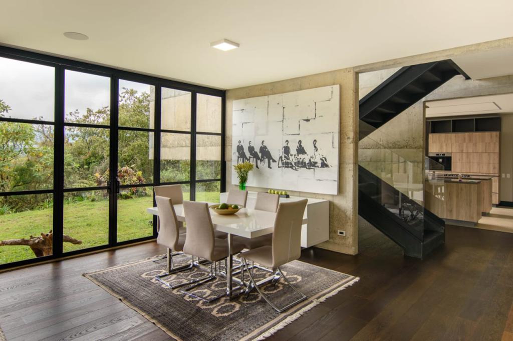 Industrial House Located In Alto De Las Palmas Surrounded By Forest — imagen 3