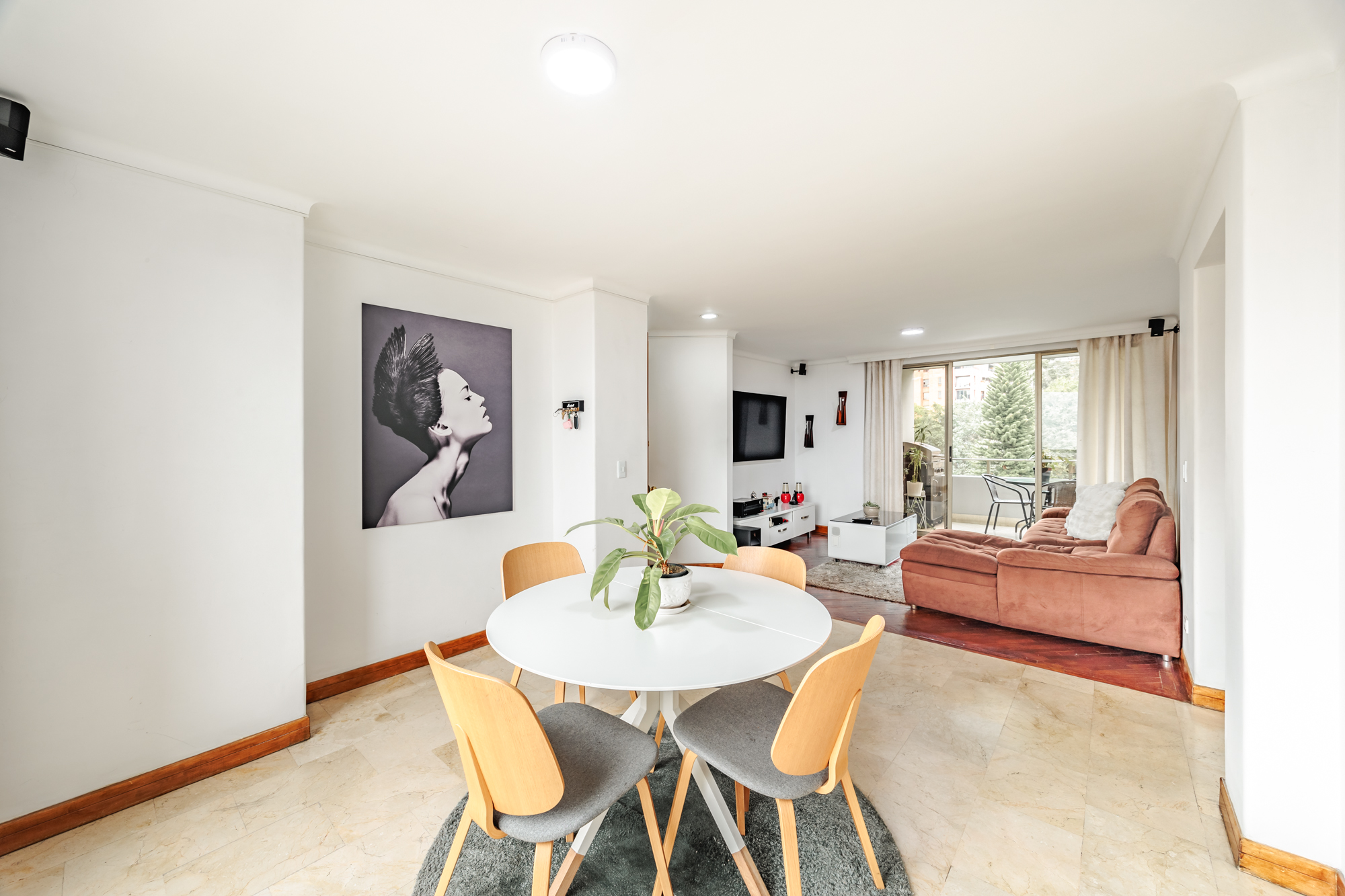 High Level Condo Located In The Top Streets In Town – Las Lomas, El Poblado — imagen 1