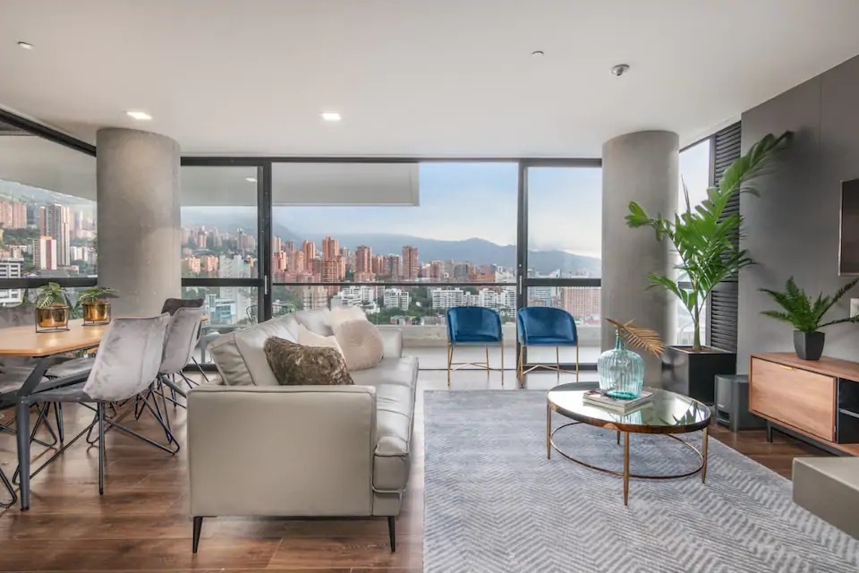 Spacious 3-bedroom Apartment with City Views in Lalinde, El Poblado – Medellin — imagen 1