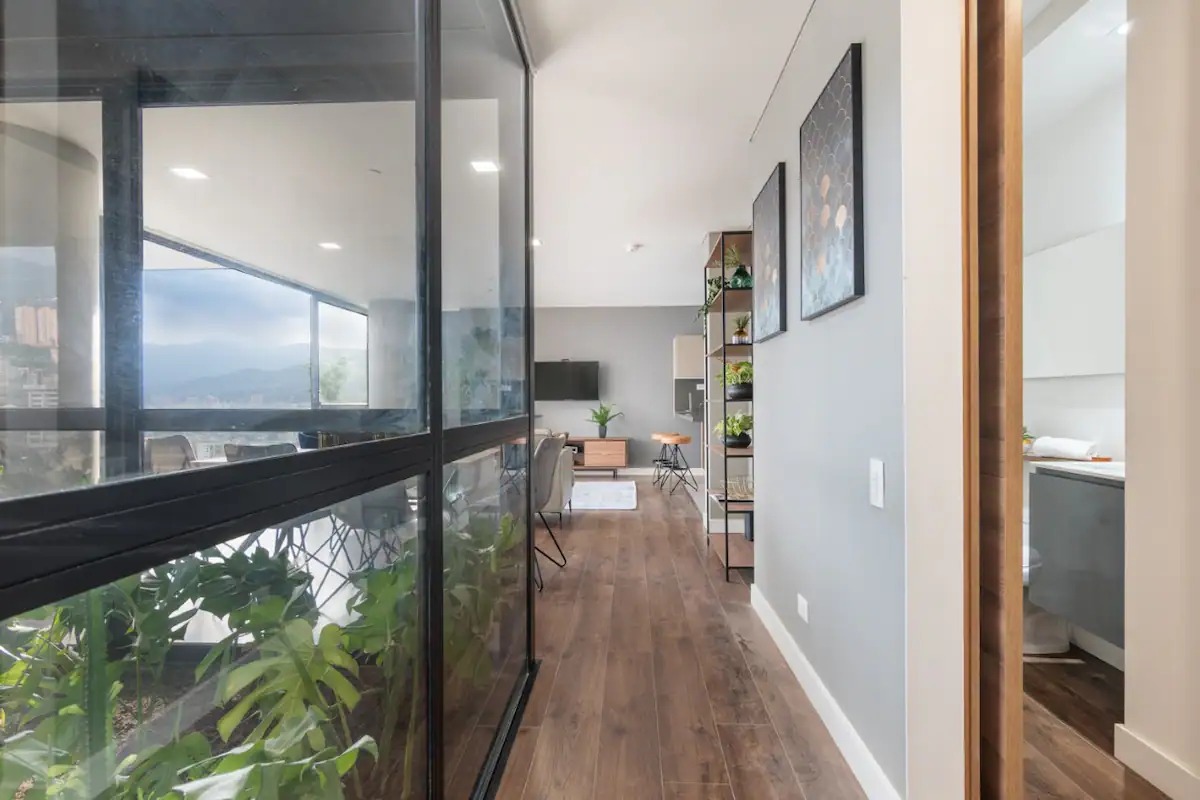 Spacious 3-bedroom Apartment with City Views in Lalinde, El Poblado – Medellin — imagen 3
