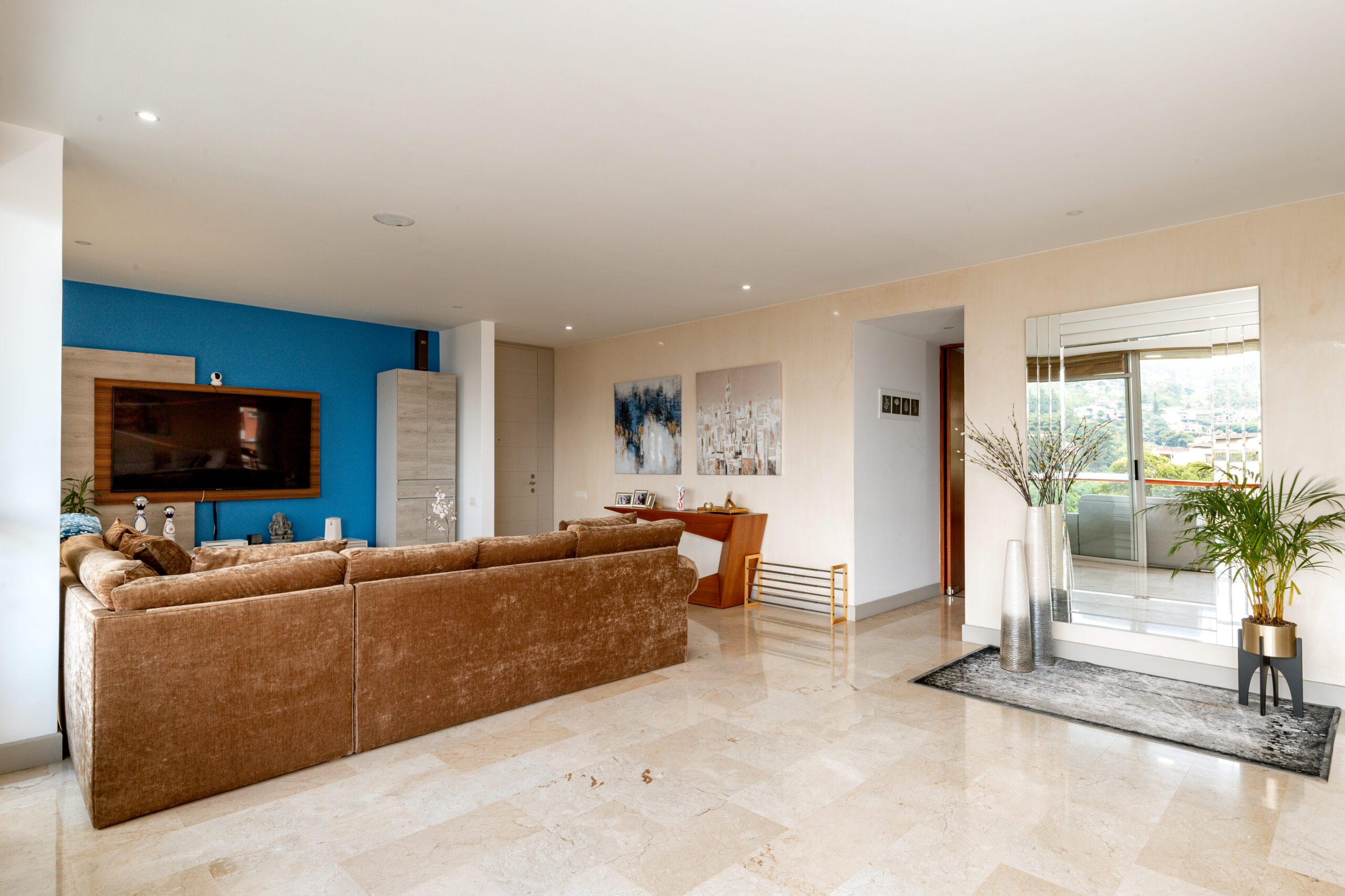 Huge Three Bedroom Condo Located In The Heart Of Poblado — imagen 1