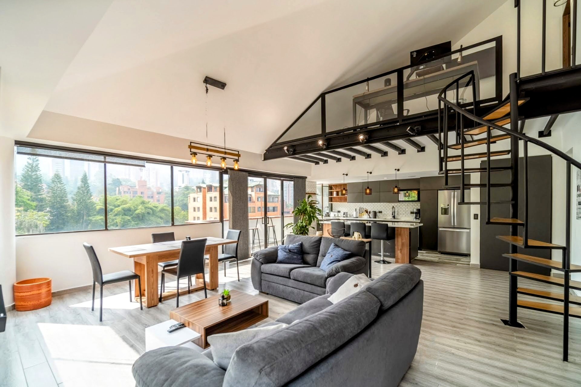 Turnkey Duplex Penthouse Located in Las Lomas — imagen 1