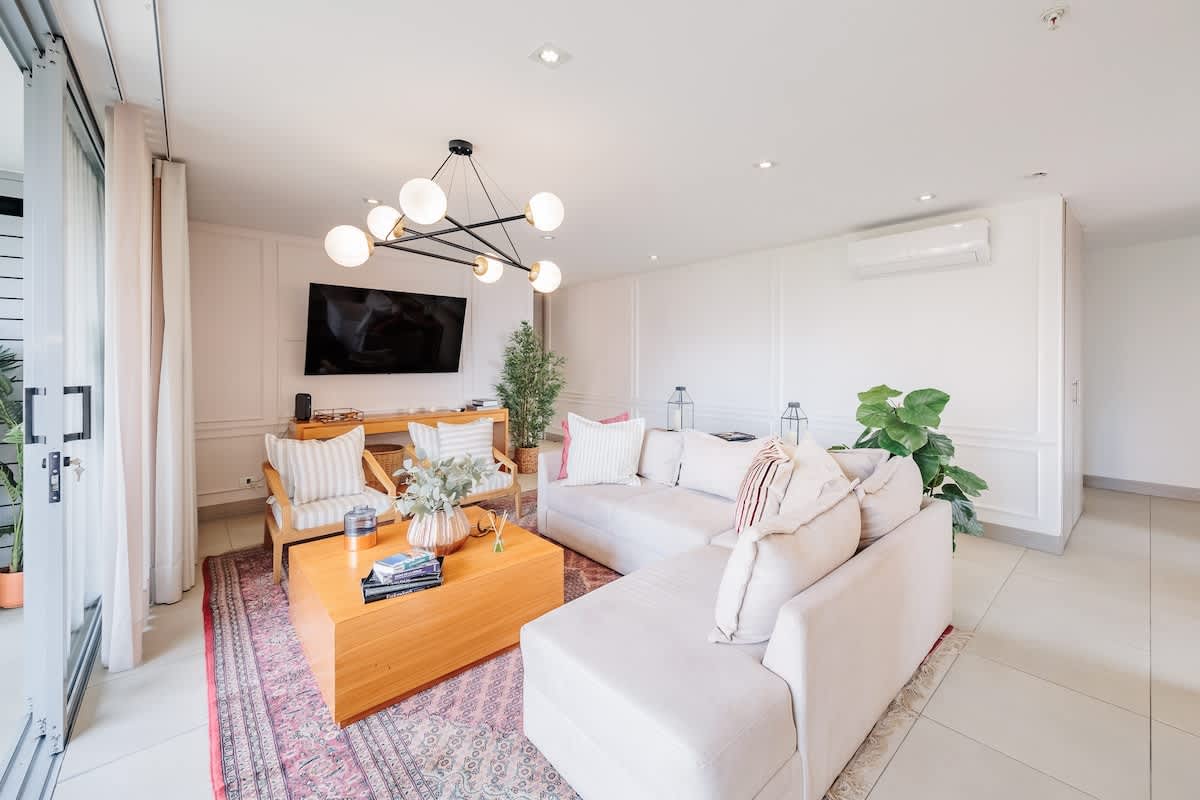 Provenza Apartment 3 BR with Great Rental Potential — imagen 3