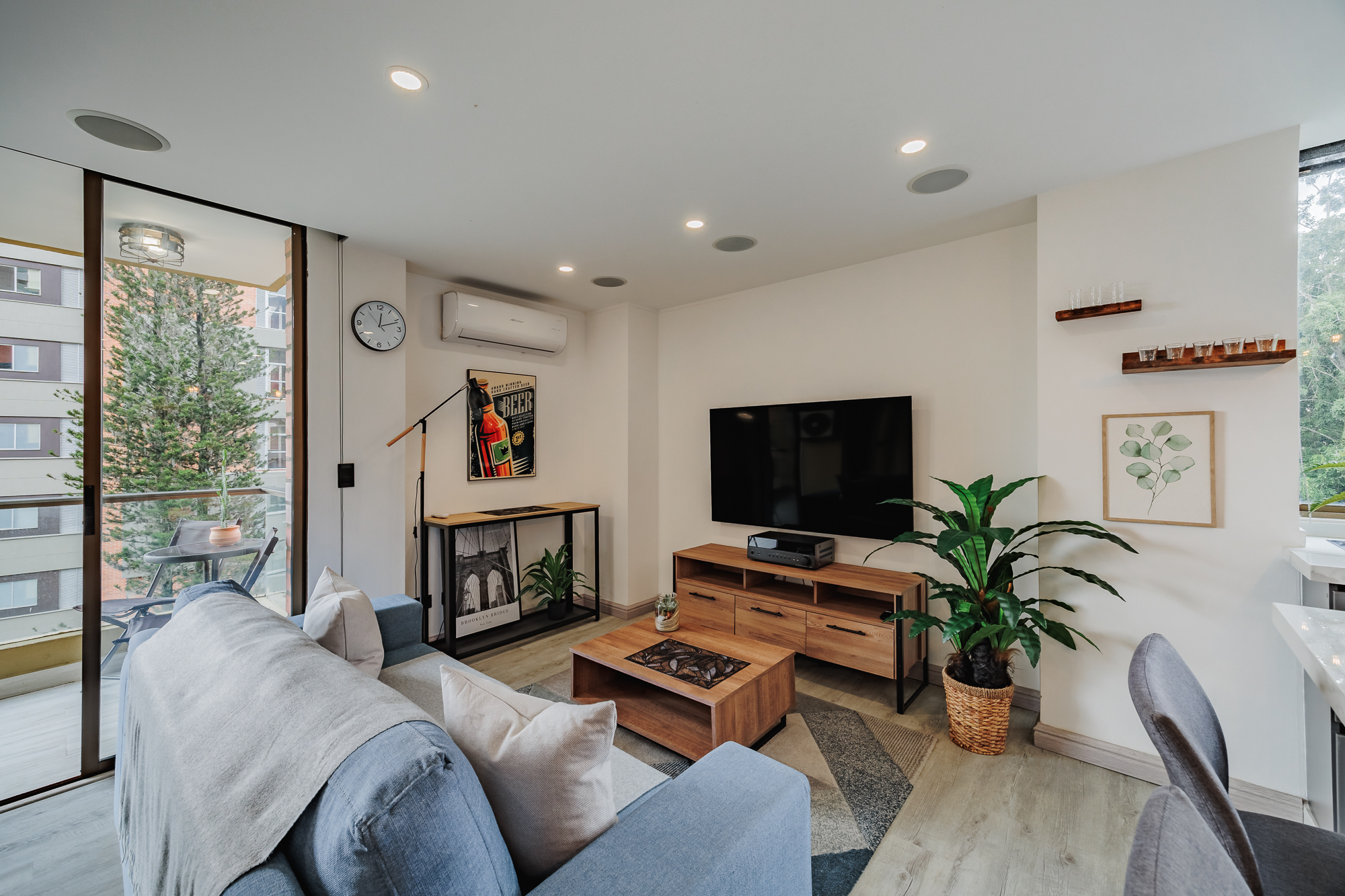 Fully Remodeled 2-Bedroom Apartment with Office and Balcony in Golden Mile — image 3