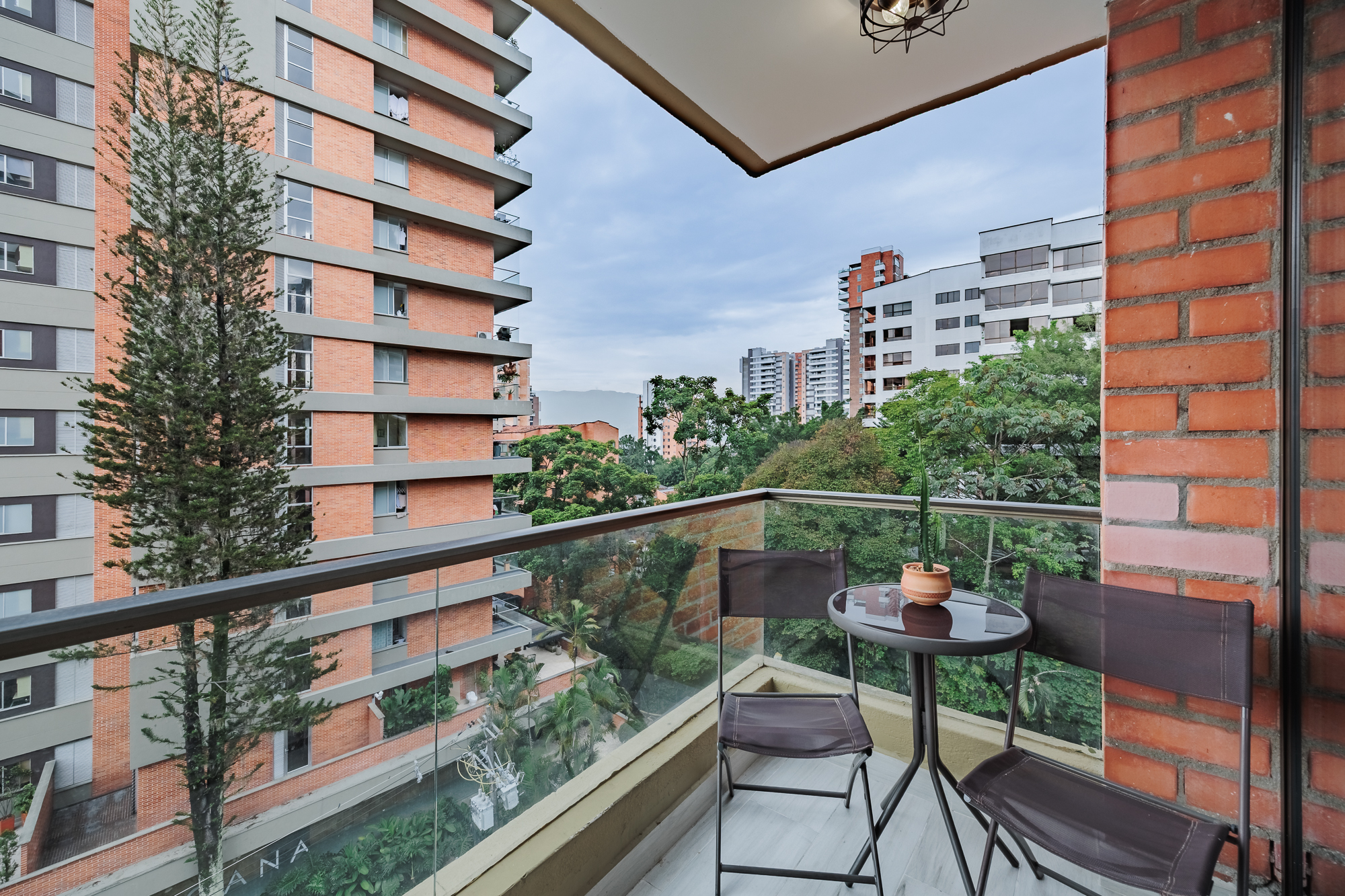 Fully Remodeled 2-Bedroom Apartment with Office and Balcony in Golden Mile — image 4