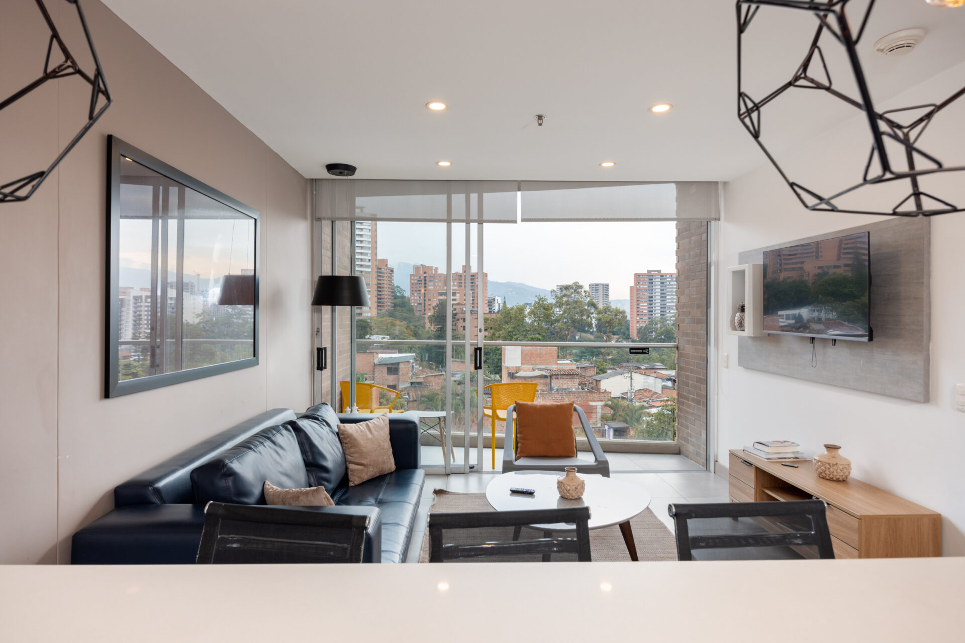 Modern Daily Rental Apartment in El Poblado with Great Amenities — imagen 3