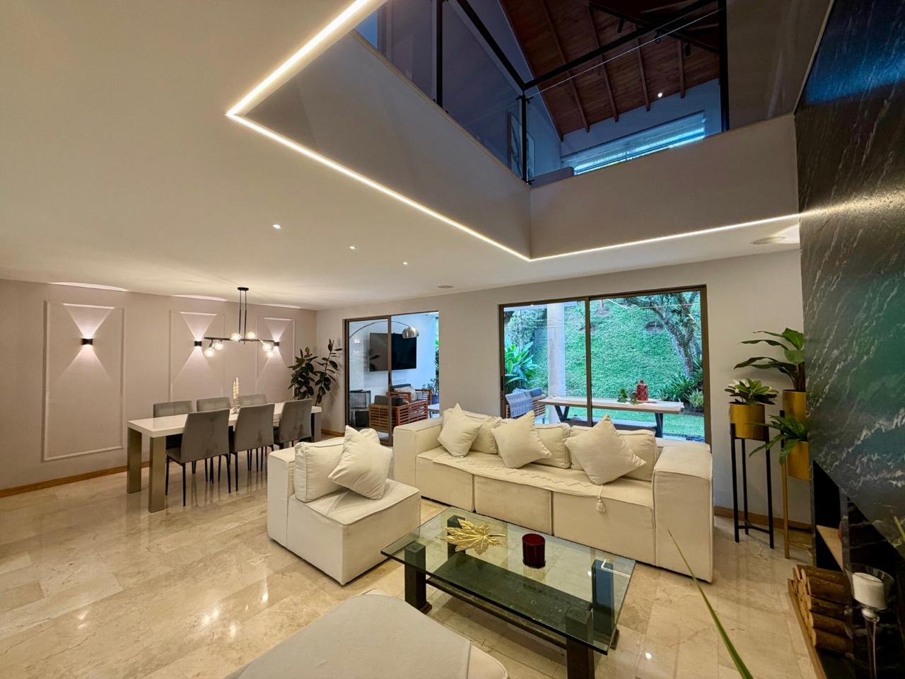 Spacious 4-Bedroom Renovated House With Great Amenities — imagen 1
