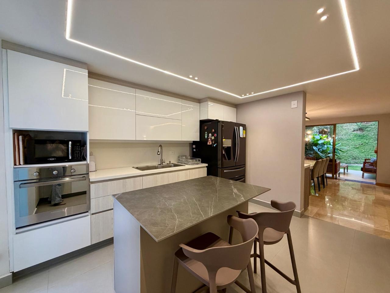 Spacious 4-Bedroom Renovated House With Great Amenities — imagen 4