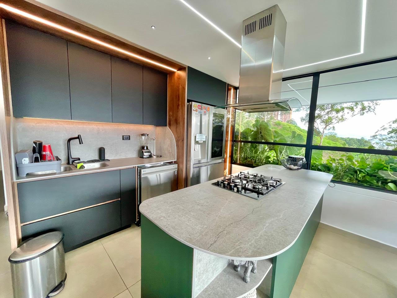 Modern Two Bedroom Apartment with Unique City Views — imagen 3