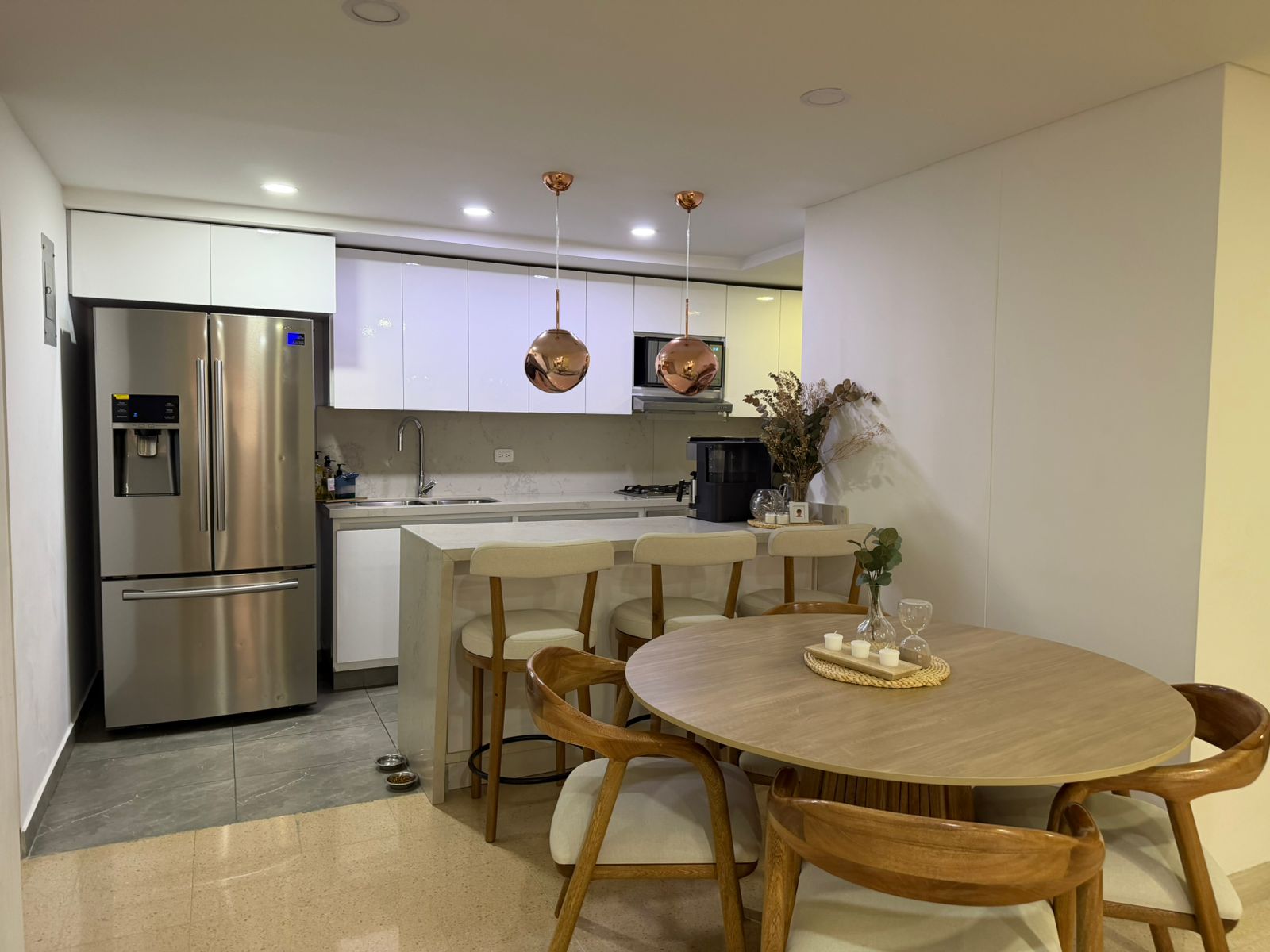 El Tesoro Two Bedroom Apartment with Immense Terrace — imagen 1