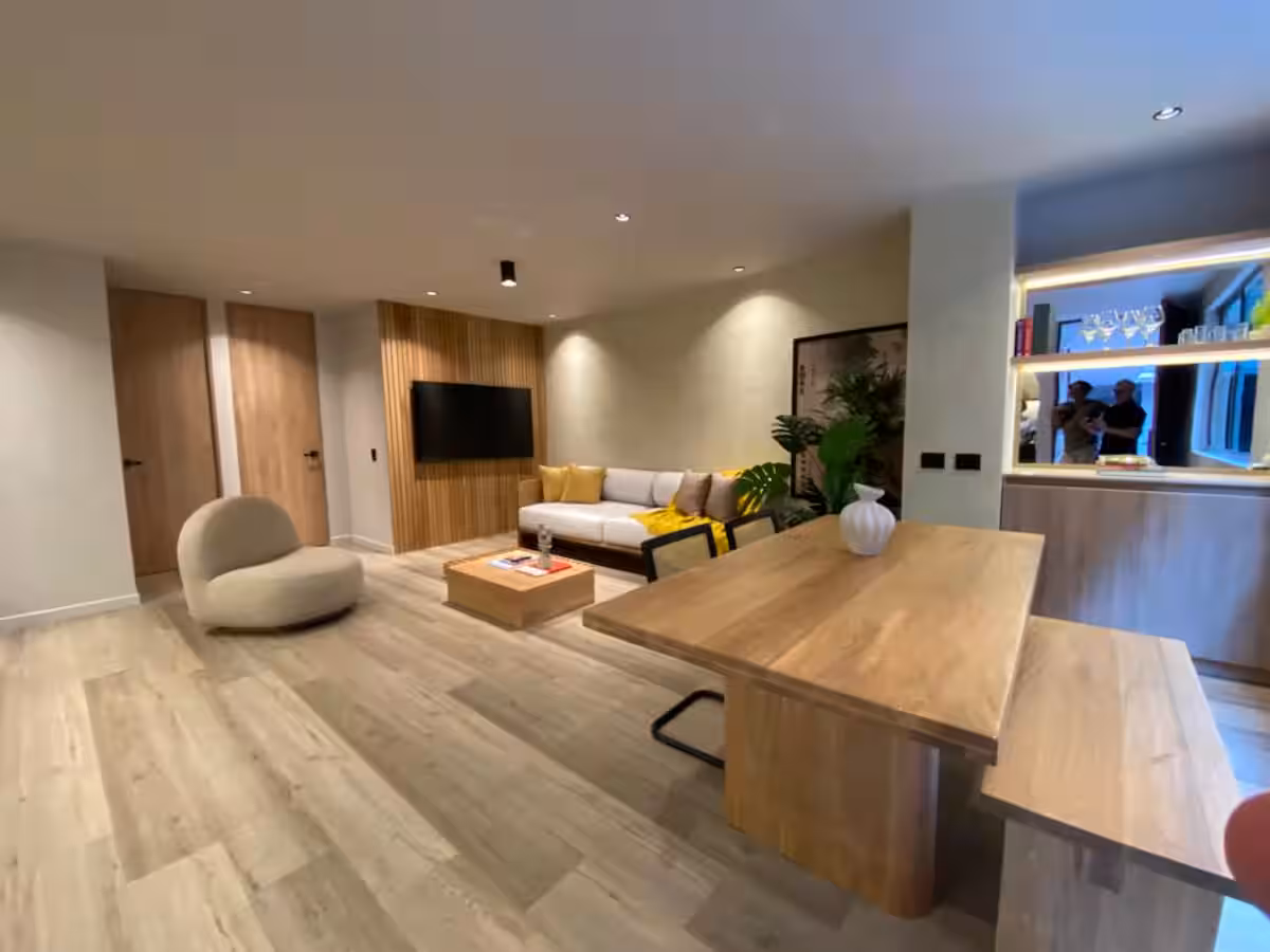 Prime Provenza Two-Bedroom Apartment Available for Short-Term Rental — imagen 1