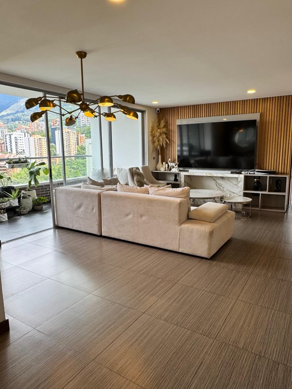Modern Top Level Apartment with Amazing City Views – Medellin — imagen 1